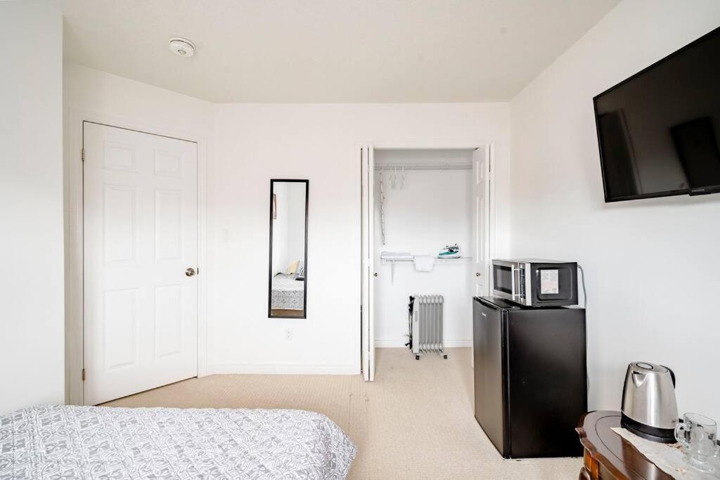 Nimo Homestay Guelph Exteriör bild