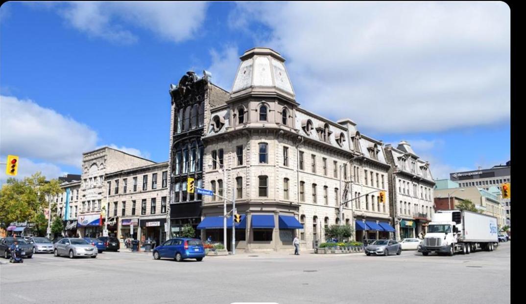 Nimo Homestay Guelph Exteriör bild